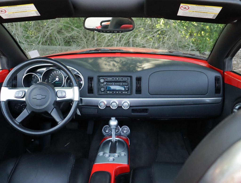 2005 Chevrolet SSR Base photo 17