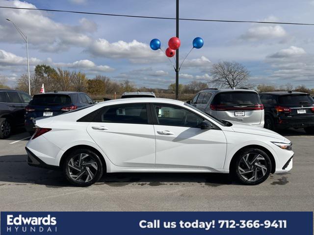 2025 Hyundai Elantra SEL Sport photo 4