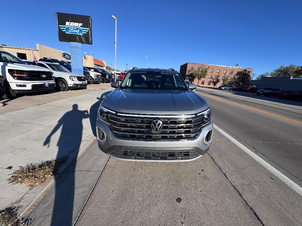 2025 Volkswagen Atlas SE Technology photo 2