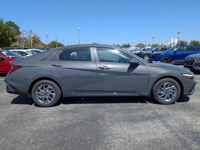 2025 Hyundai Elantra Hybrid Blue photo 4