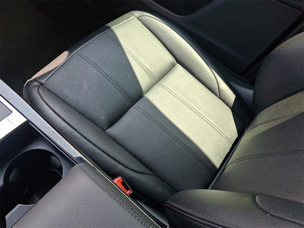 2022 Land Rover Range Rover Evoque R-Dynamic SE photo 24