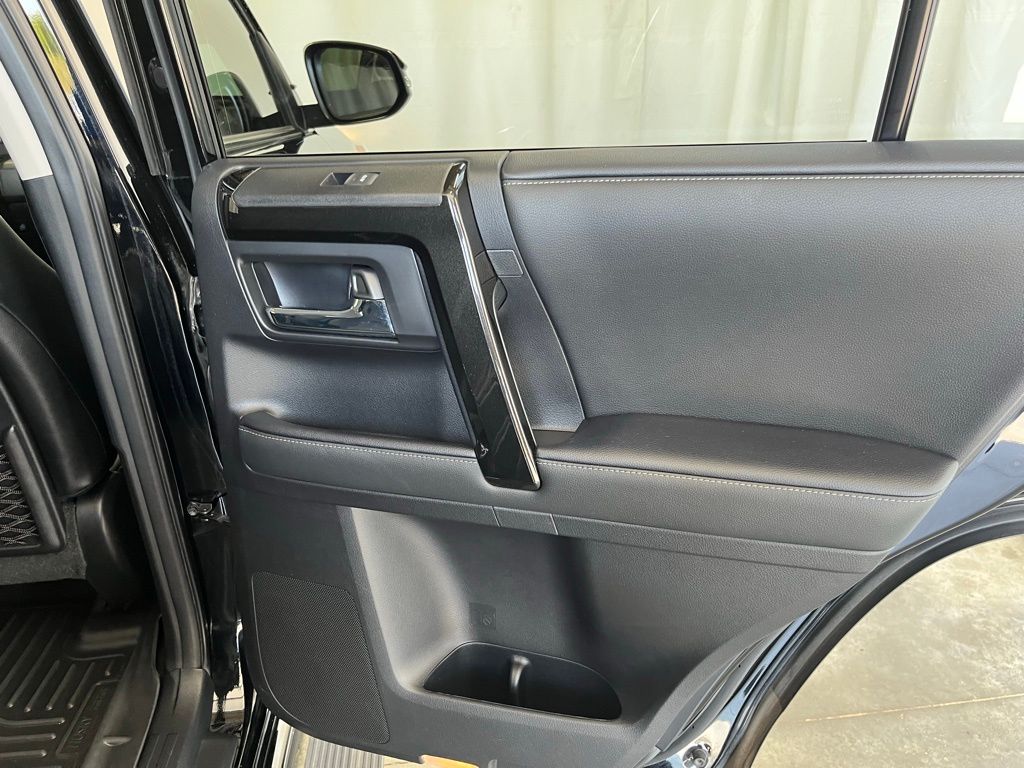 2020 Toyota 4Runner SR5 Premium photo 24