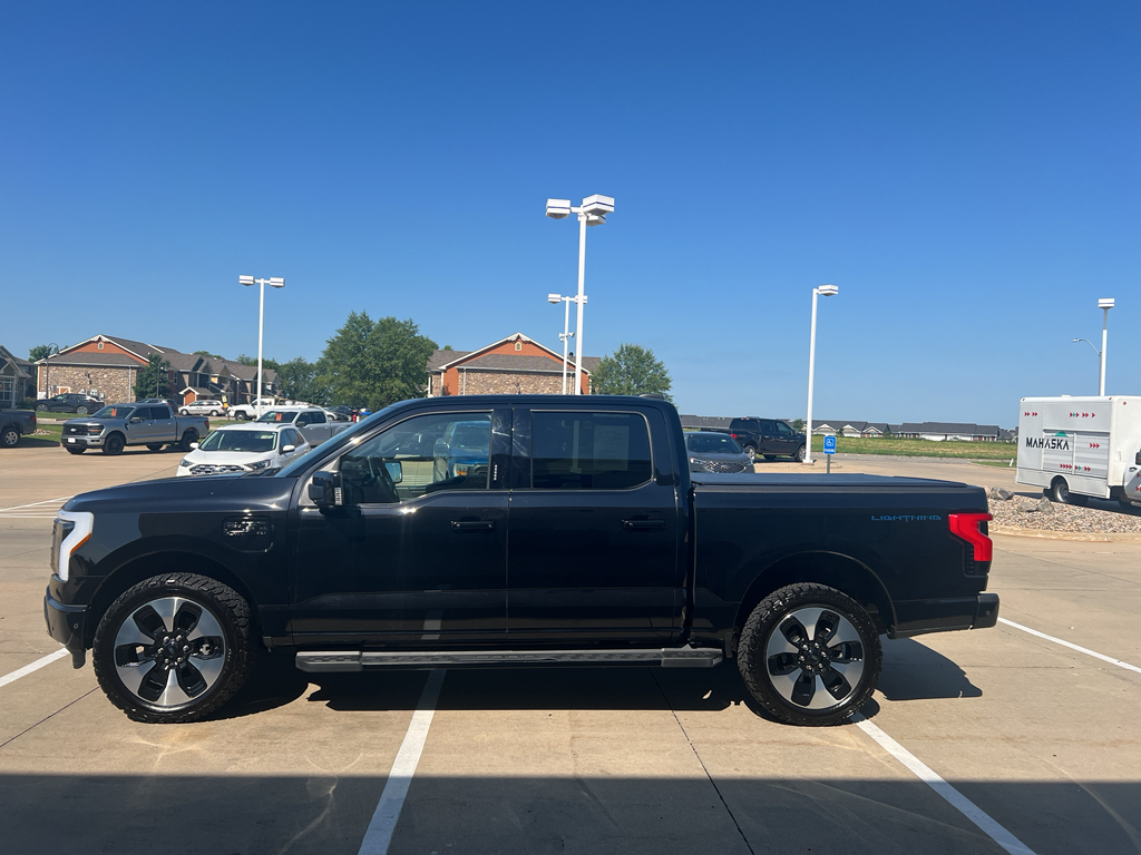 Used 2022 Ford F-150 Lightning Platinum with VIN 1FT6W1EV4NWG03508 for sale in Pella, IA