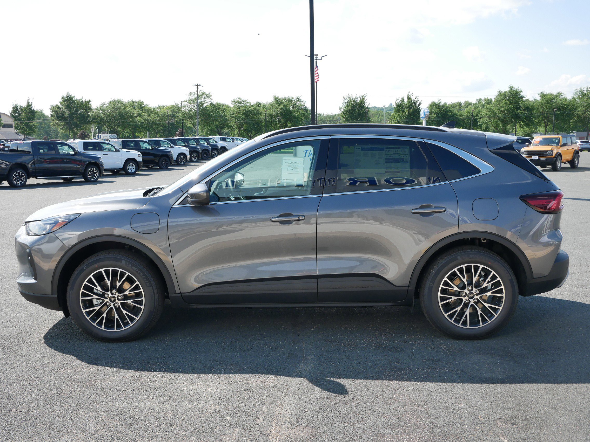 2025 Ford Escape Plug-In Hybrid photo 4