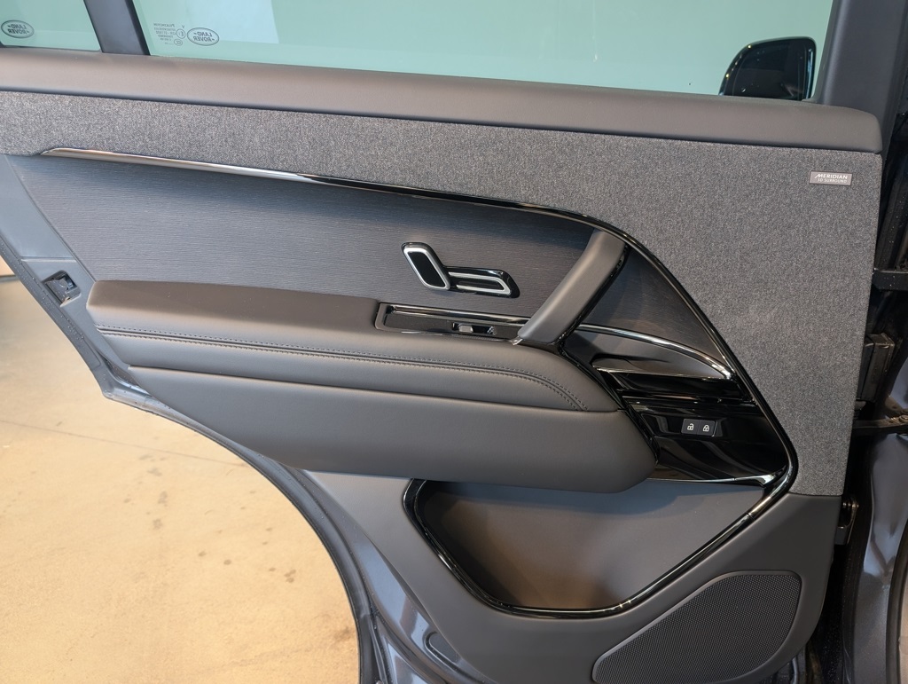 2025 Land Rover Range Rover Sport SE photo 20