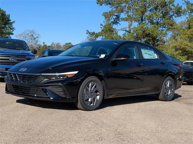 2025 Hyundai Elantra SEL Sport photo 2