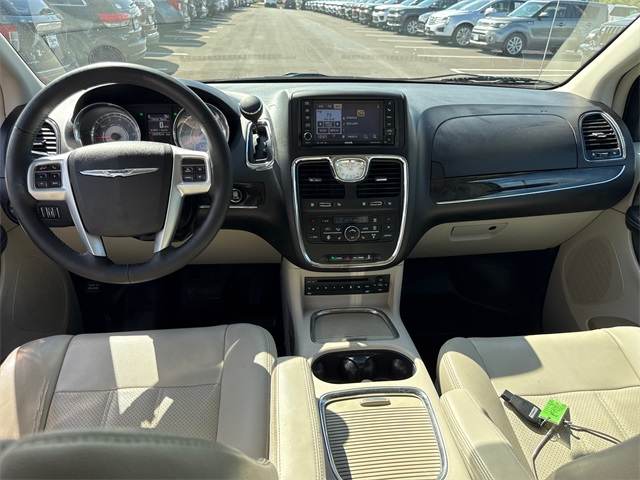 2013 Chrysler Town & Country photo 5