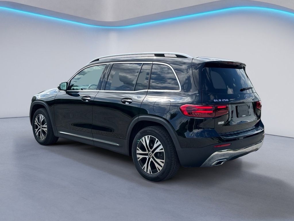 2024 Mercedes Benz GLB 250 4MATIC photo 3