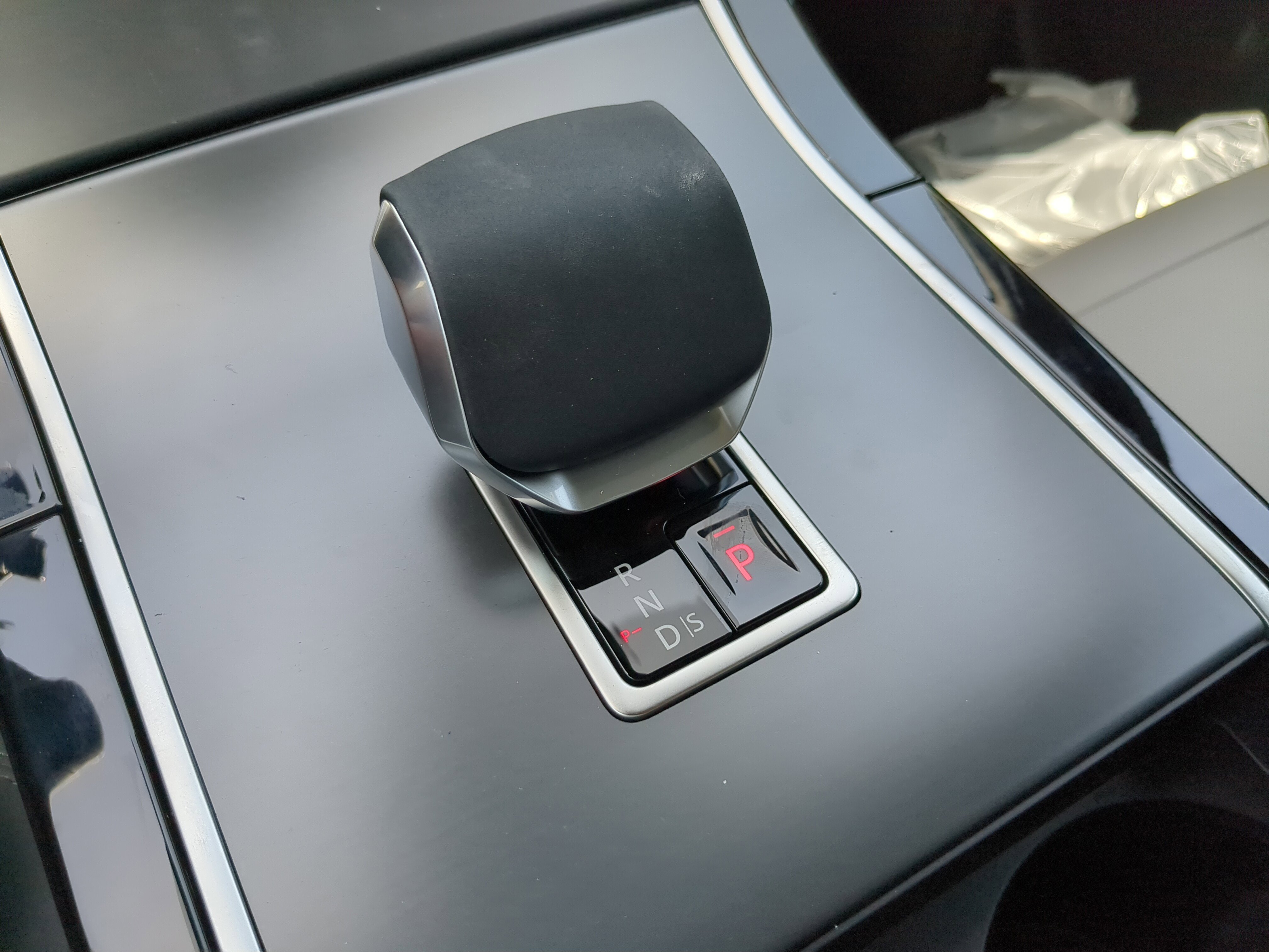 2026 Land Rover Range Rover Velar S photo 14