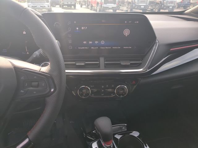 2025 Chevrolet Trax photo 14