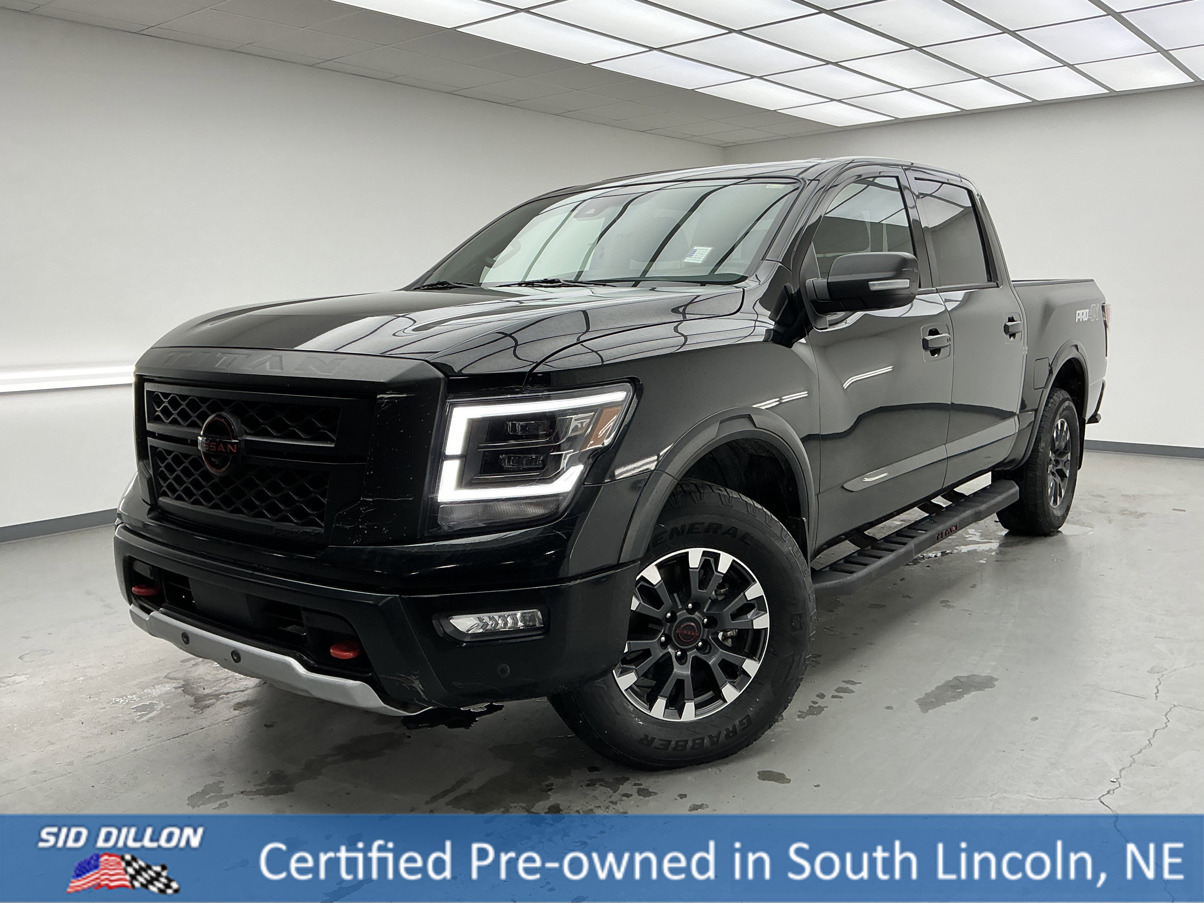 2023 Nissan Titan PRO-4X's photo