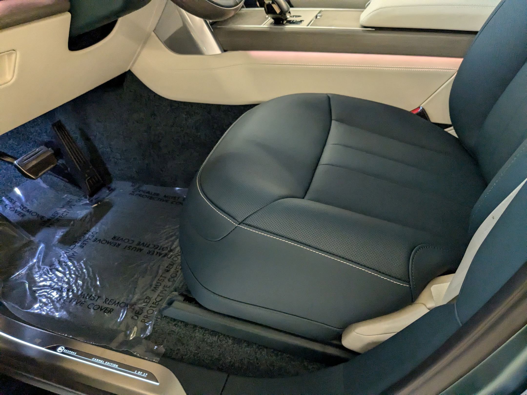 2025 Land Rover Range Rover SV photo 4