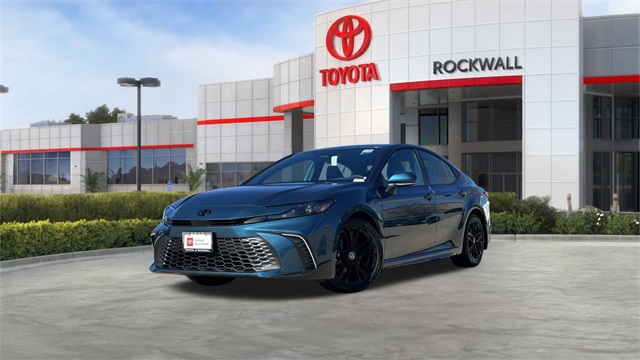 2025 Toyota Camry SE's photo