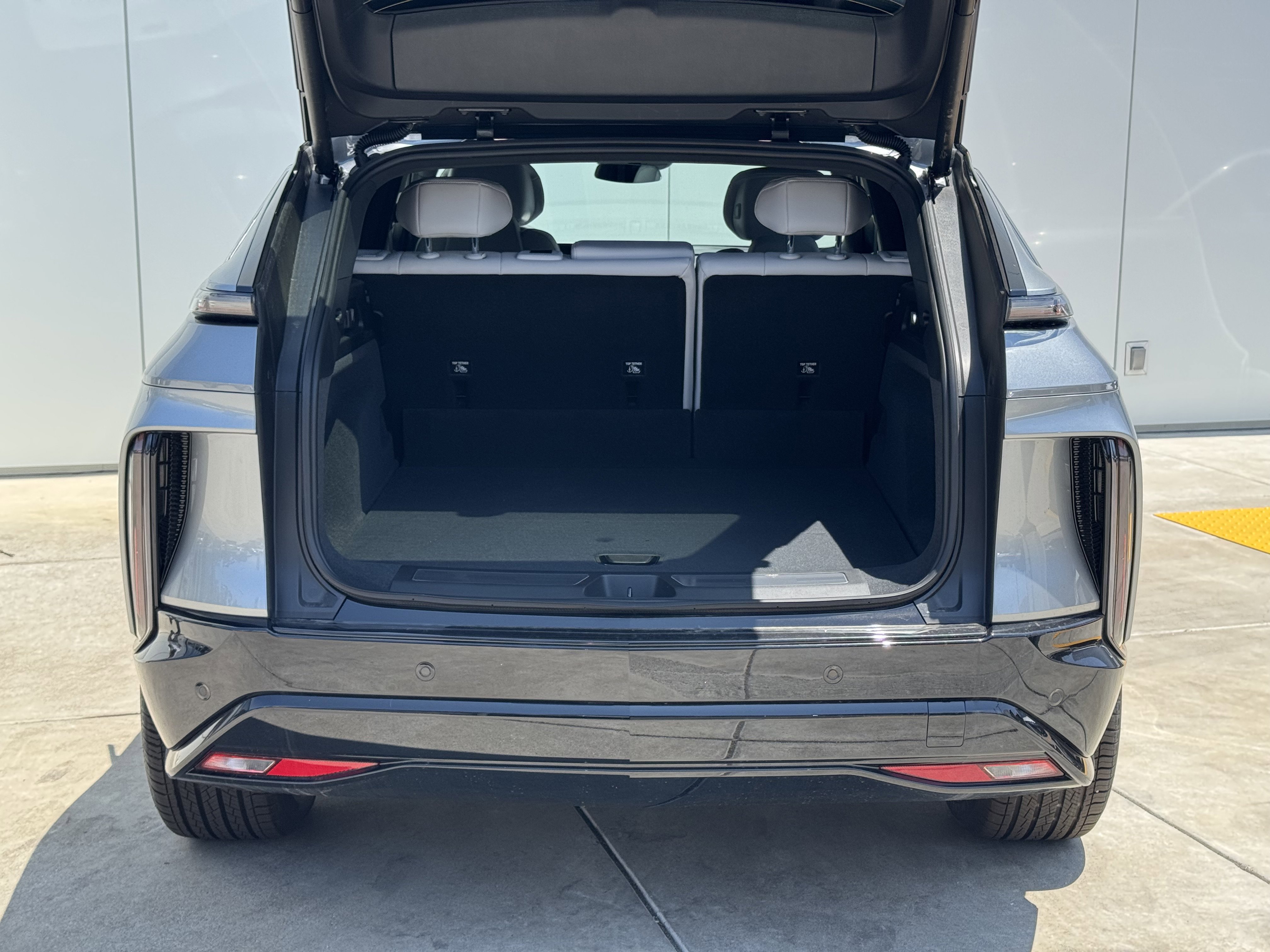 2025 Cadillac Lyriq Sport photo 8