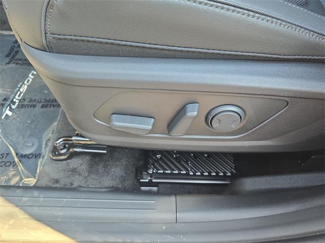 2025 Hyundai Tucson Hybrid Limited photo 12