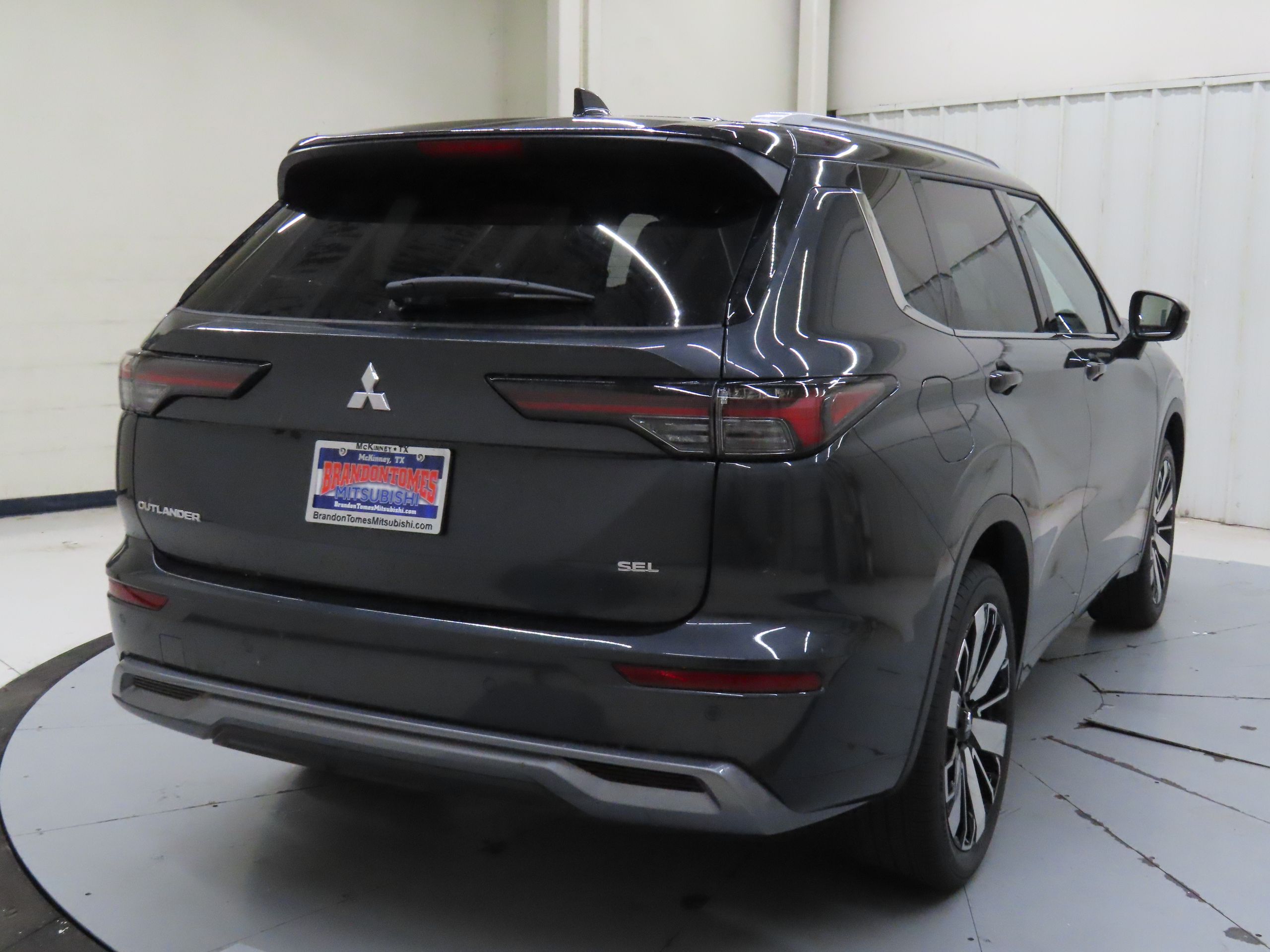 2025 Mitsubishi Outlander SEL photo 3