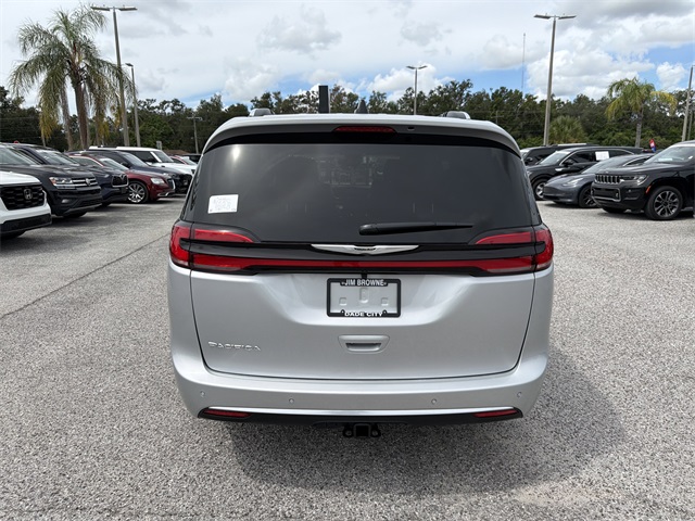 2026 Chrysler Pacifica Pinnacle photo 4