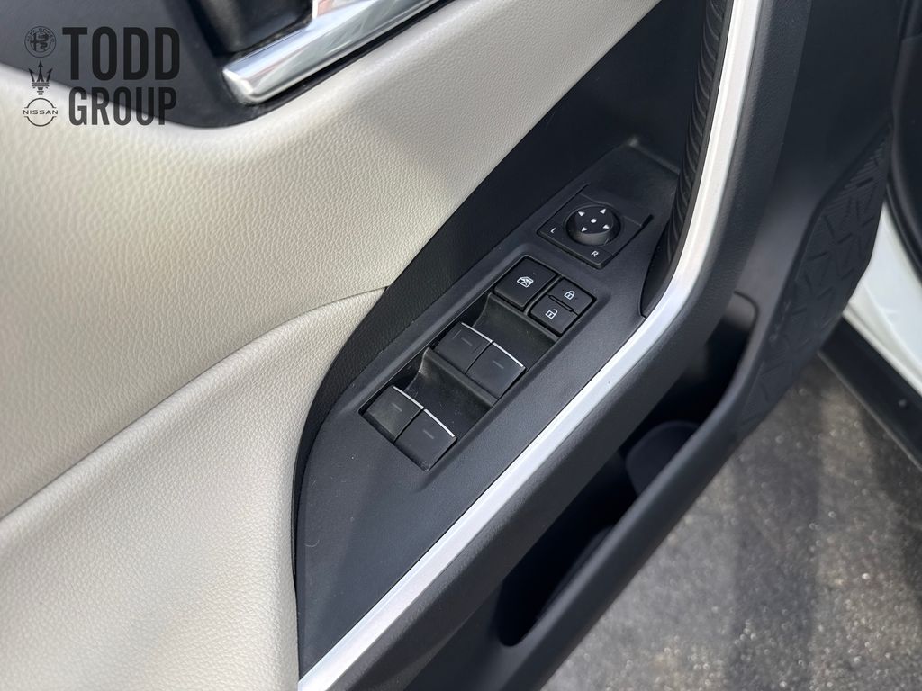 2023 Toyota RAV4 XLE photo 11
