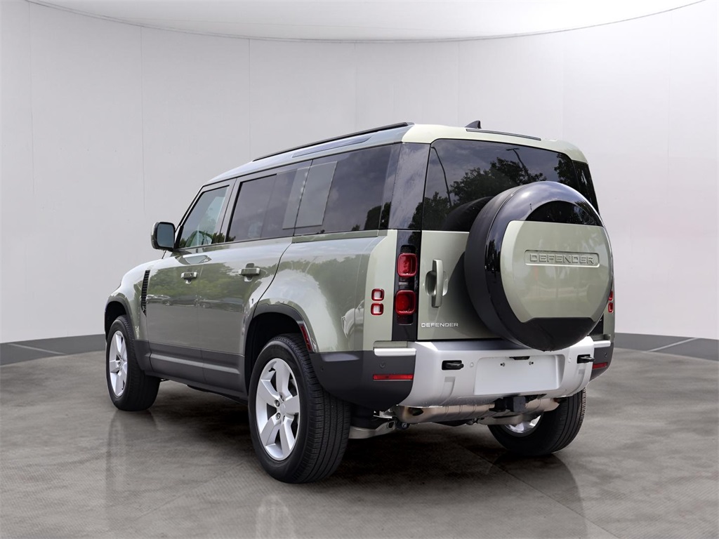 2025 Land Rover Defender 110 S photo 6