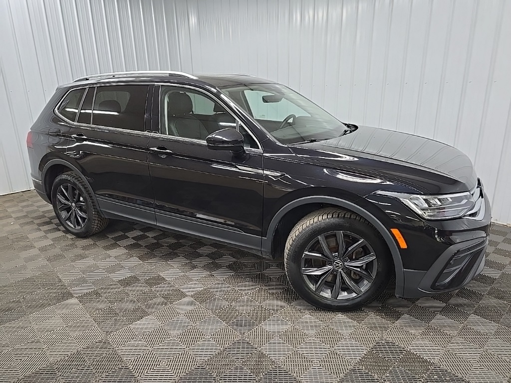 2022 Volkswagen Tiguan SE's photo