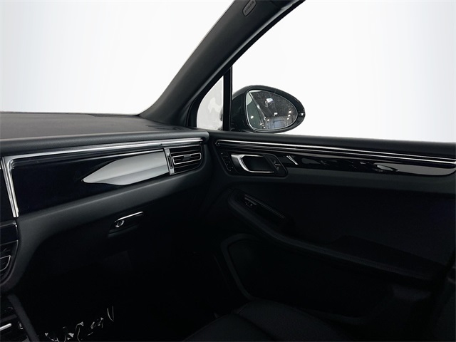 2025 Porsche Macan S photo 25