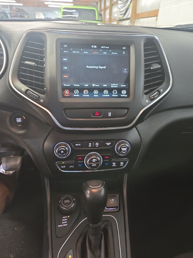 2022 Jeep Cherokee Latitude Lux photo 10