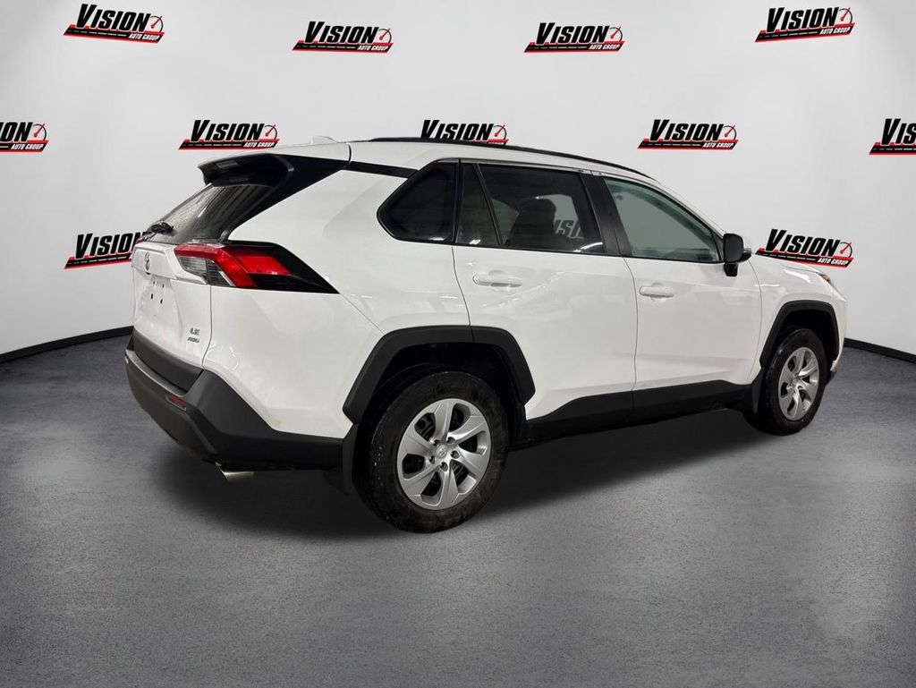 2021 Toyota RAV4 LE photo 2