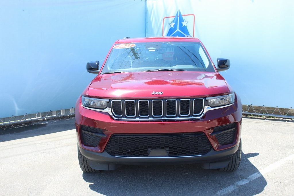 2023 Jeep Grand Cherokee Laredo photo 3