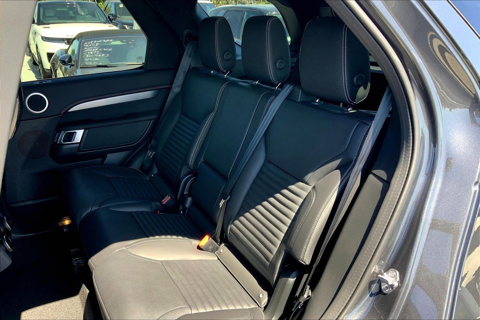 2025 Land Rover Discovery SE photo 12