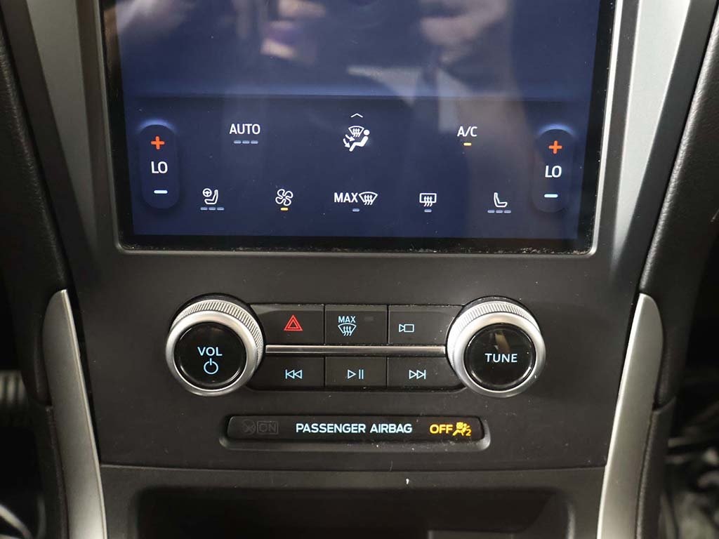 2022 Ford Edge SEL photo 42
