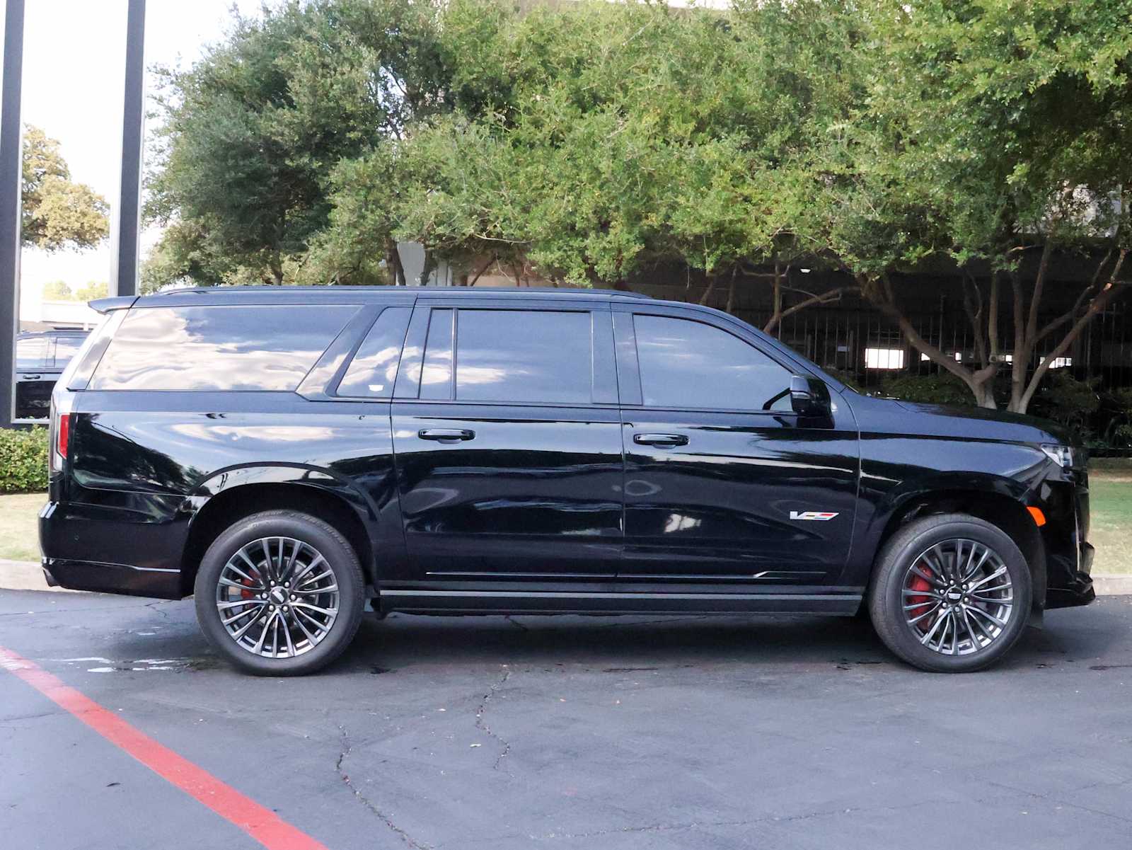 2023 Cadillac Escalade ESV photo 3