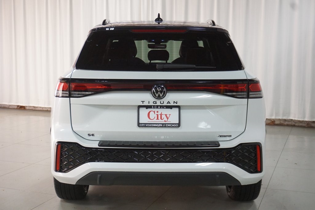 2025 Volkswagen Tiguan SE R-Line Black photo 2