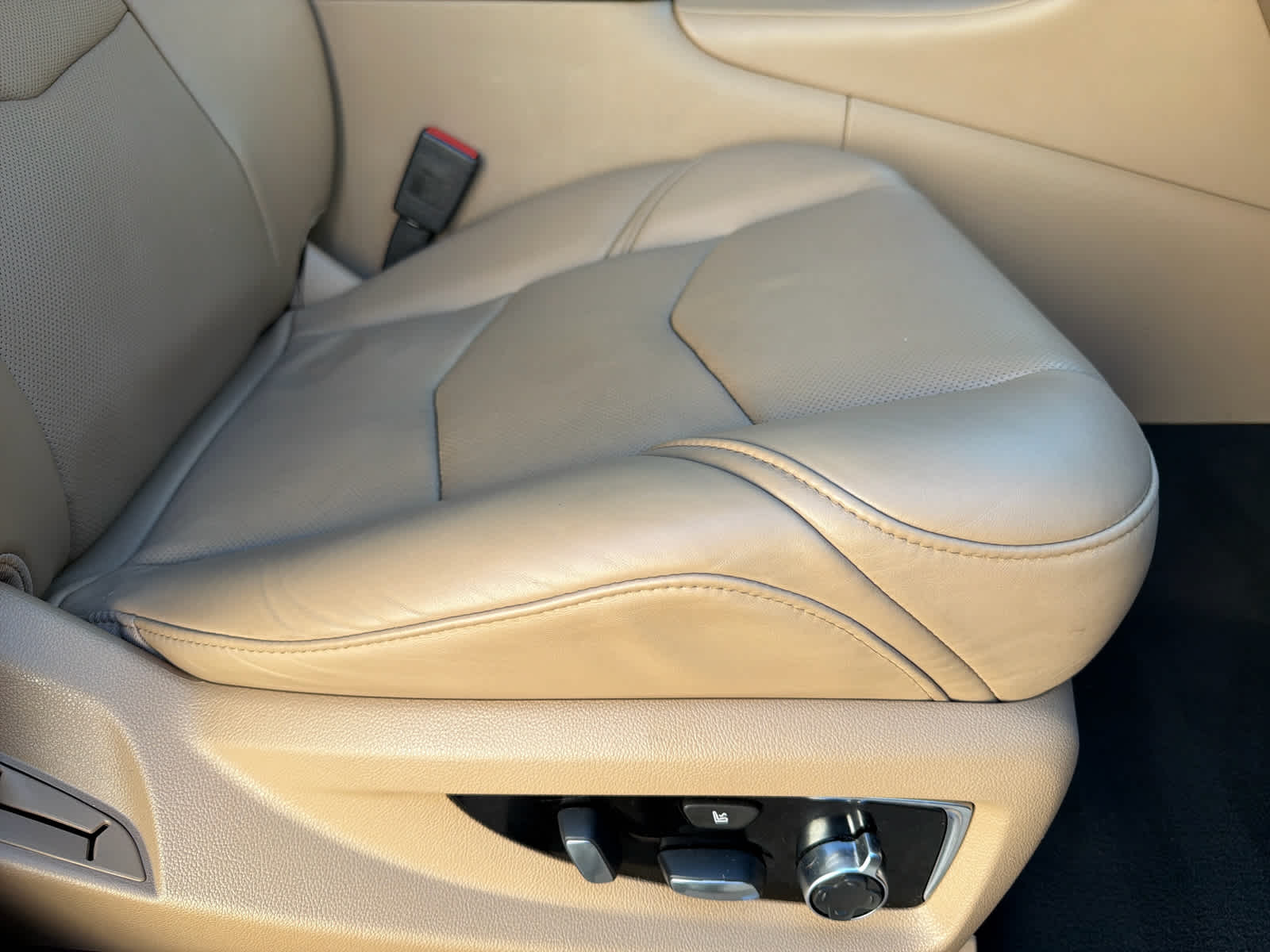 2018 Cadillac Escalade Platinum photo 10