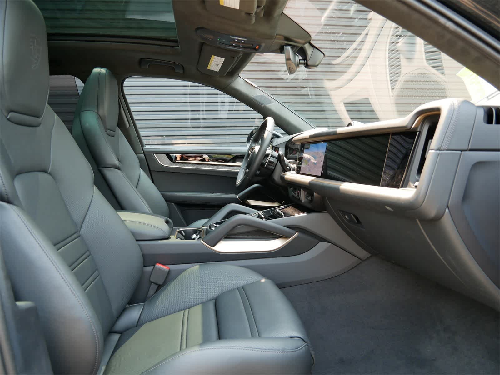 2025 Porsche Cayenne Turbo E-Hybrid photo 21