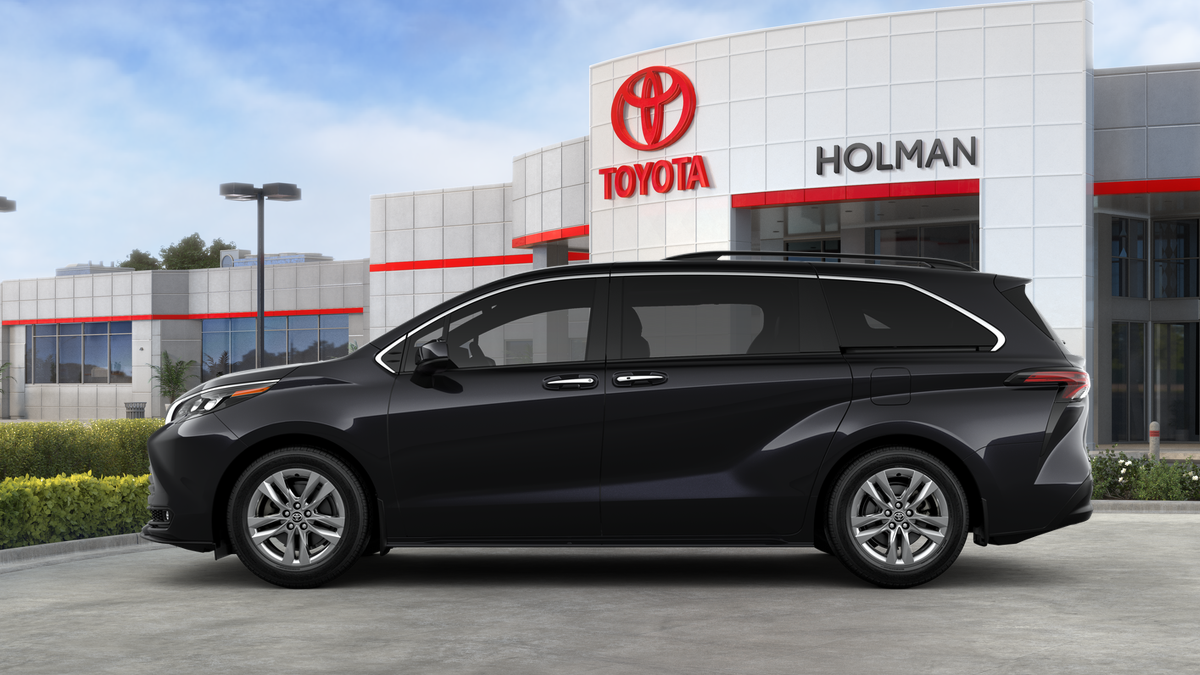 2025 Toyota Sienna LE photo 4
