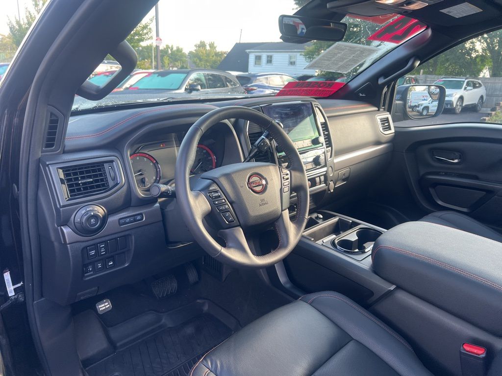 2024 Nissan Titan PRO-4X photo 4