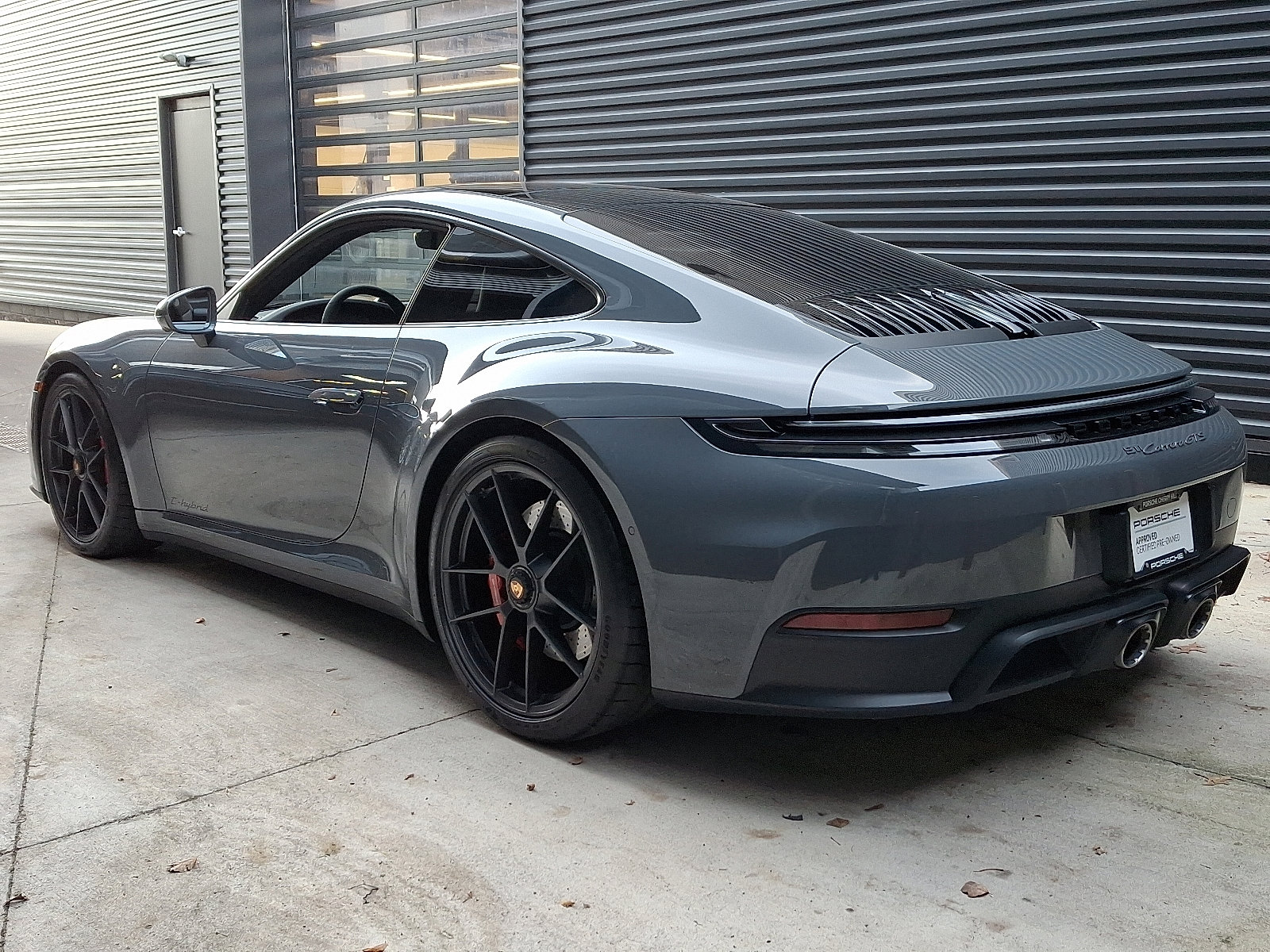 2025 Porsche 911 GTS photo 3