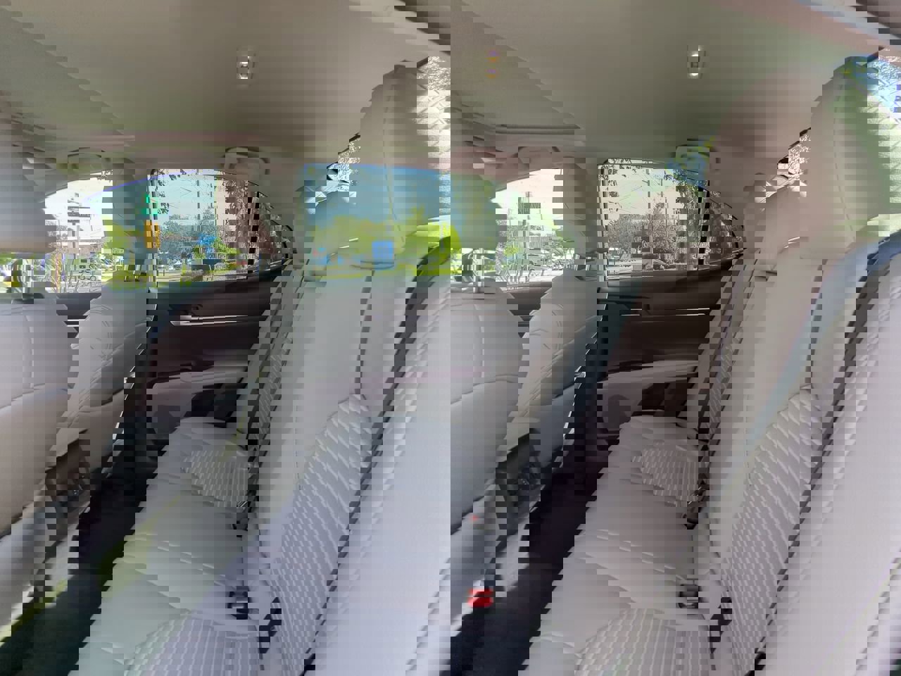 2023 Toyota Camry Hybrid SE photo 11