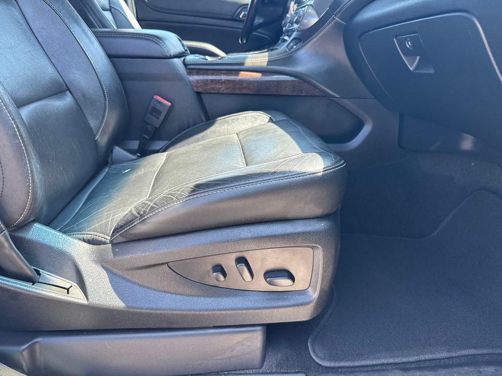 2019 Chevrolet Tahoe LT photo 13