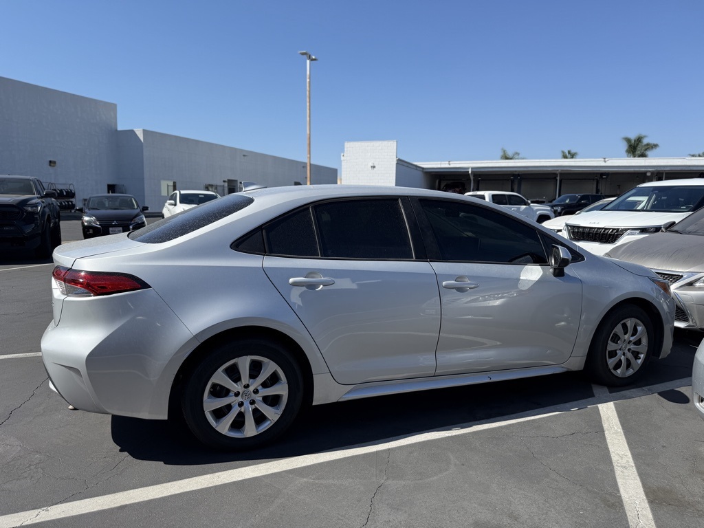 2021 Toyota Corolla LE photo 2