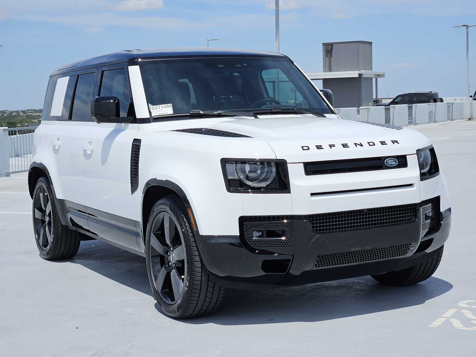 2025 Land Rover Defender 110 X-Dynamic SE photo 3