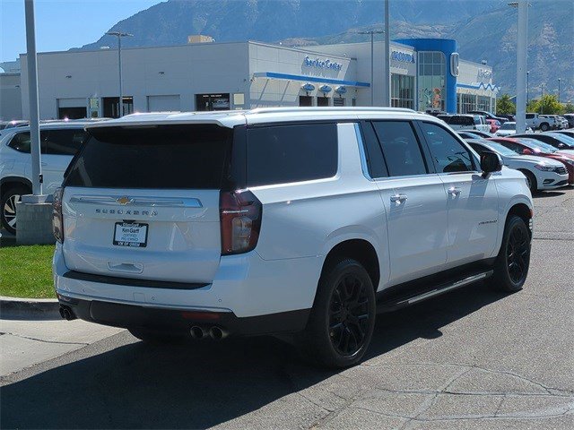 2023 Chevrolet Suburban High Country photo 3