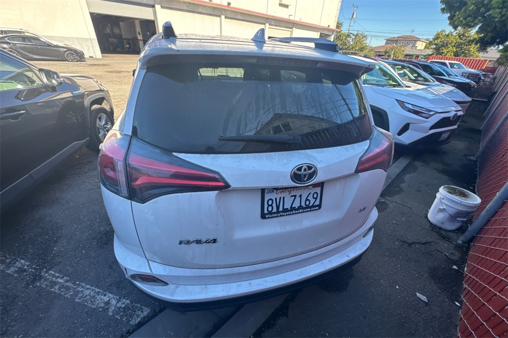 2018 Toyota RAV4 LE photo 4