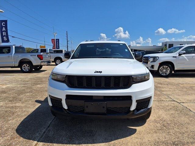 2024 Jeep Grand Cherokee Altitude photo 2