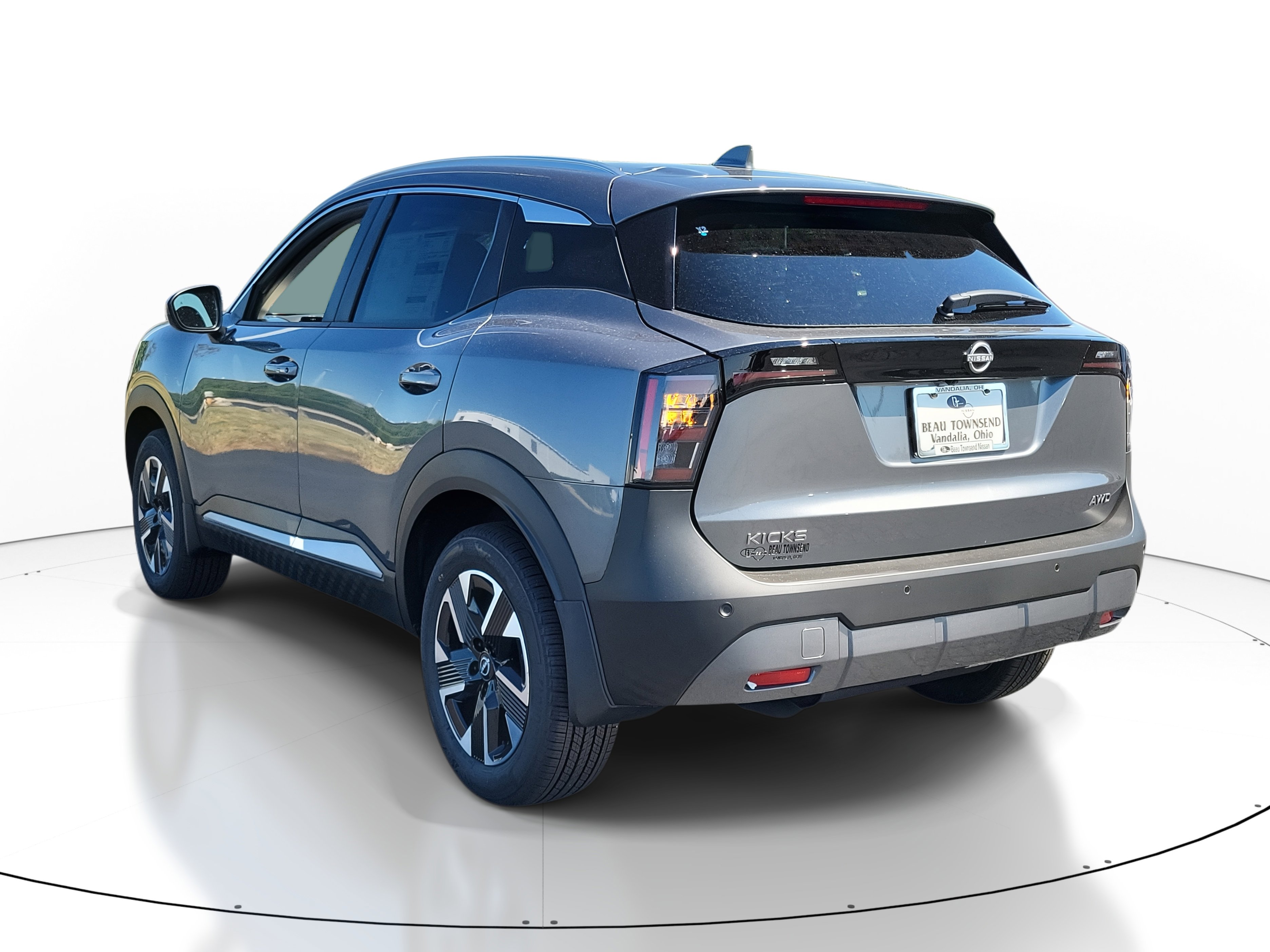2025 Nissan Kicks SV photo 3