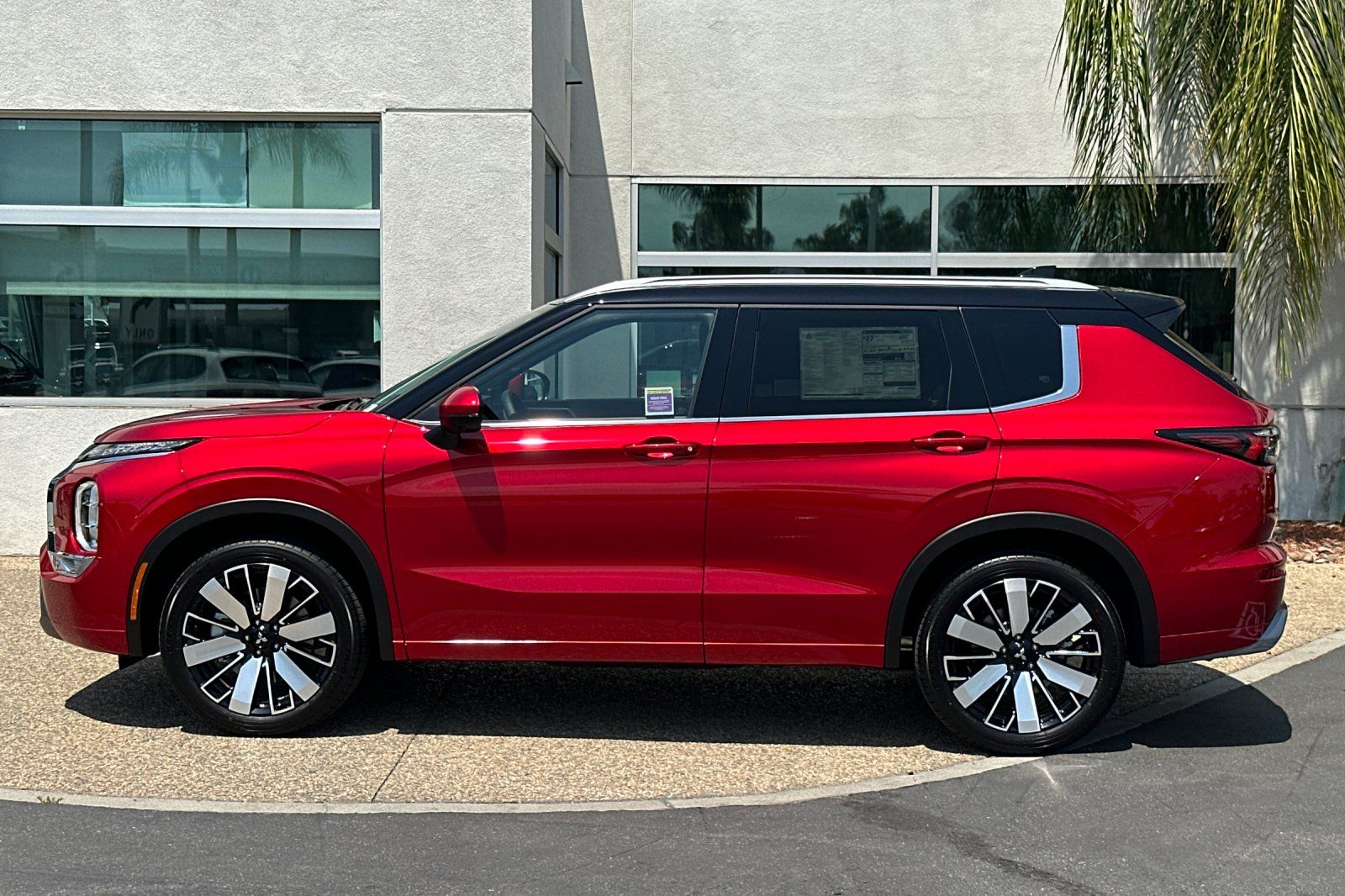 2025 Mitsubishi Outlander SEL photo 7
