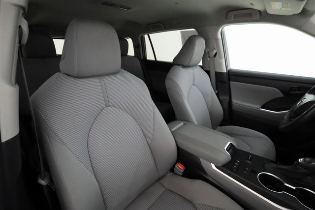 2022 Toyota Highlander LE photo 23