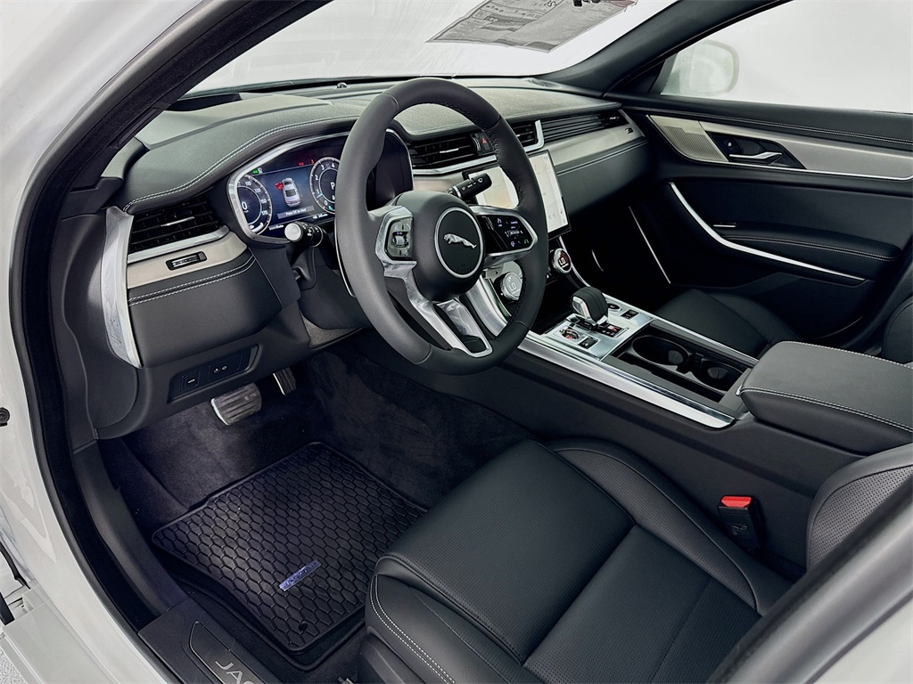 New 2024 White Jaguar R-Dynamic SE image 9
