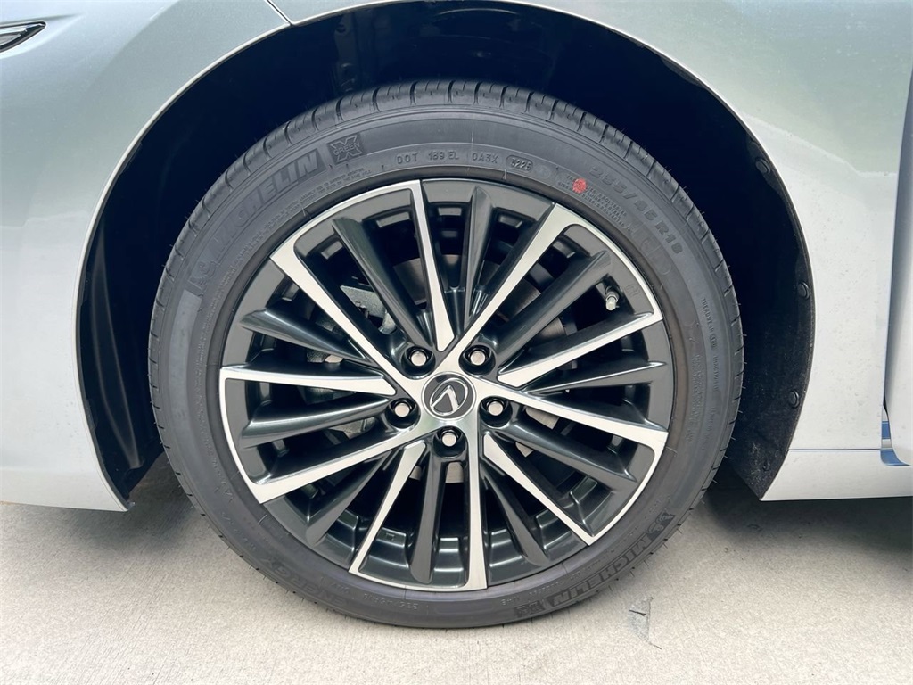 2025 Lexus ES 350 photo 8