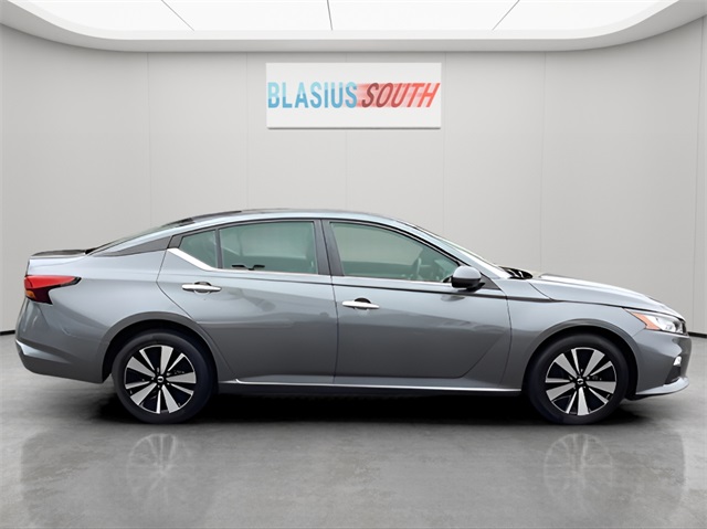 2022 Nissan Altima 2.5 SV photo 2